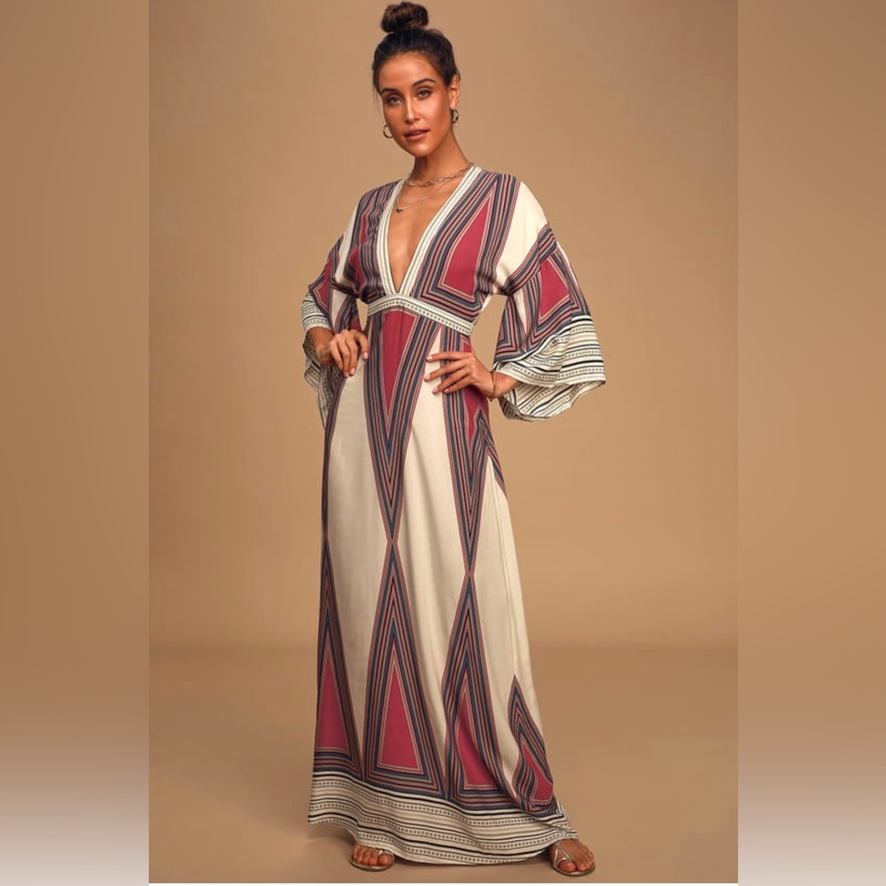 Gorgeous Lulus maxi dress. Worn once- very flattering